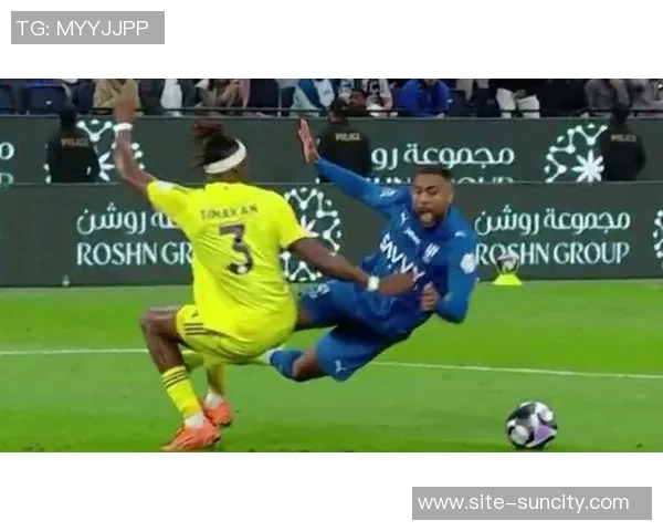 肘击事件引发争议阿奇迪停赛两场并罚款两万里亚尔 肘击事件引发争议阿奇迪停赛两场并罚款两万里亚尔