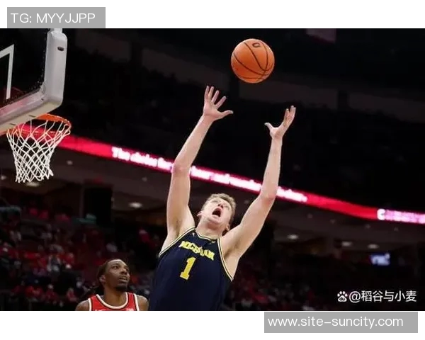 年轻球员表现出色沃尔夫27号秀16投8中砍下全队最高22分并贡献4篮板4助攻1盖帽